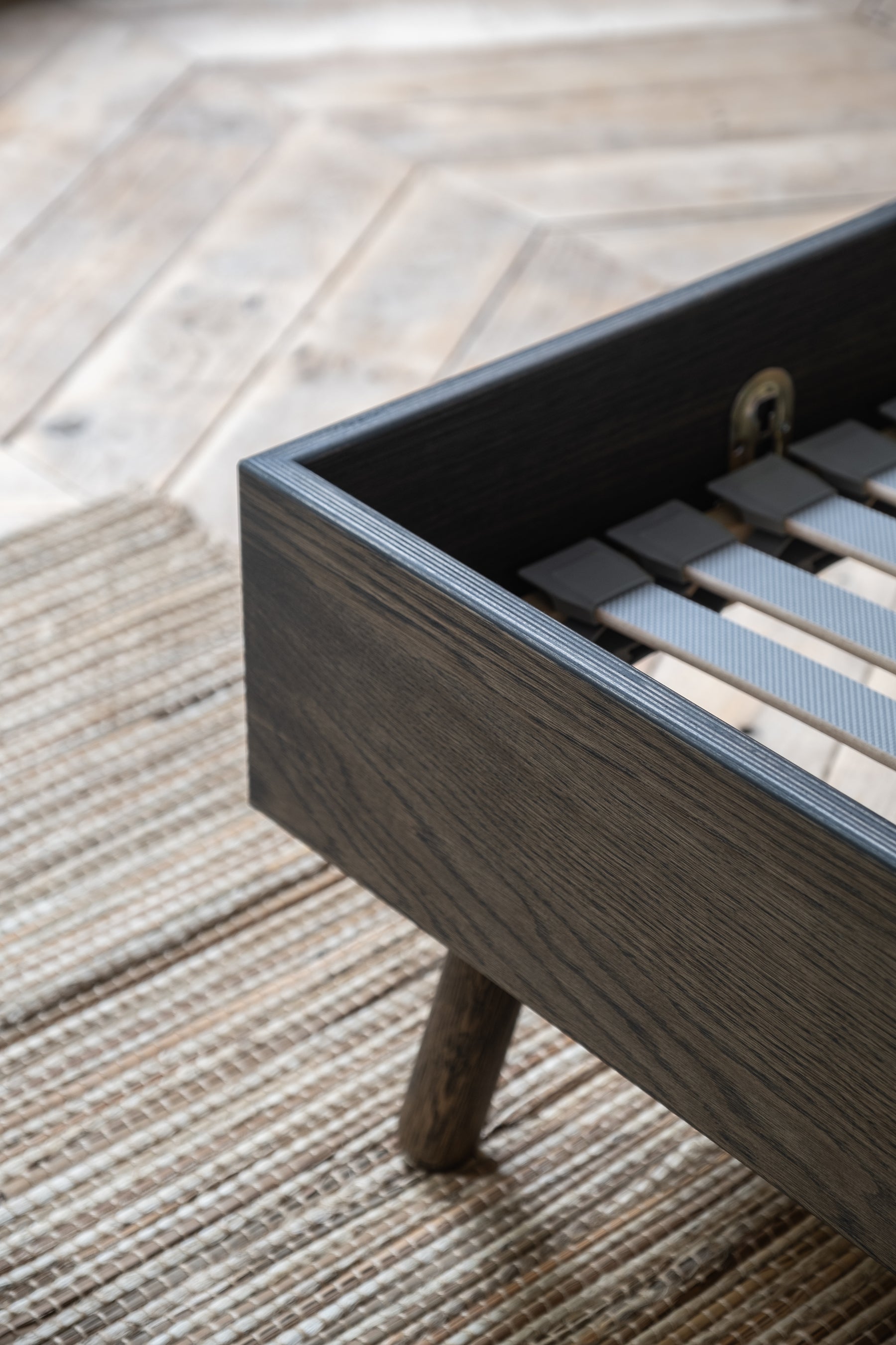 Basket bed donker eiken