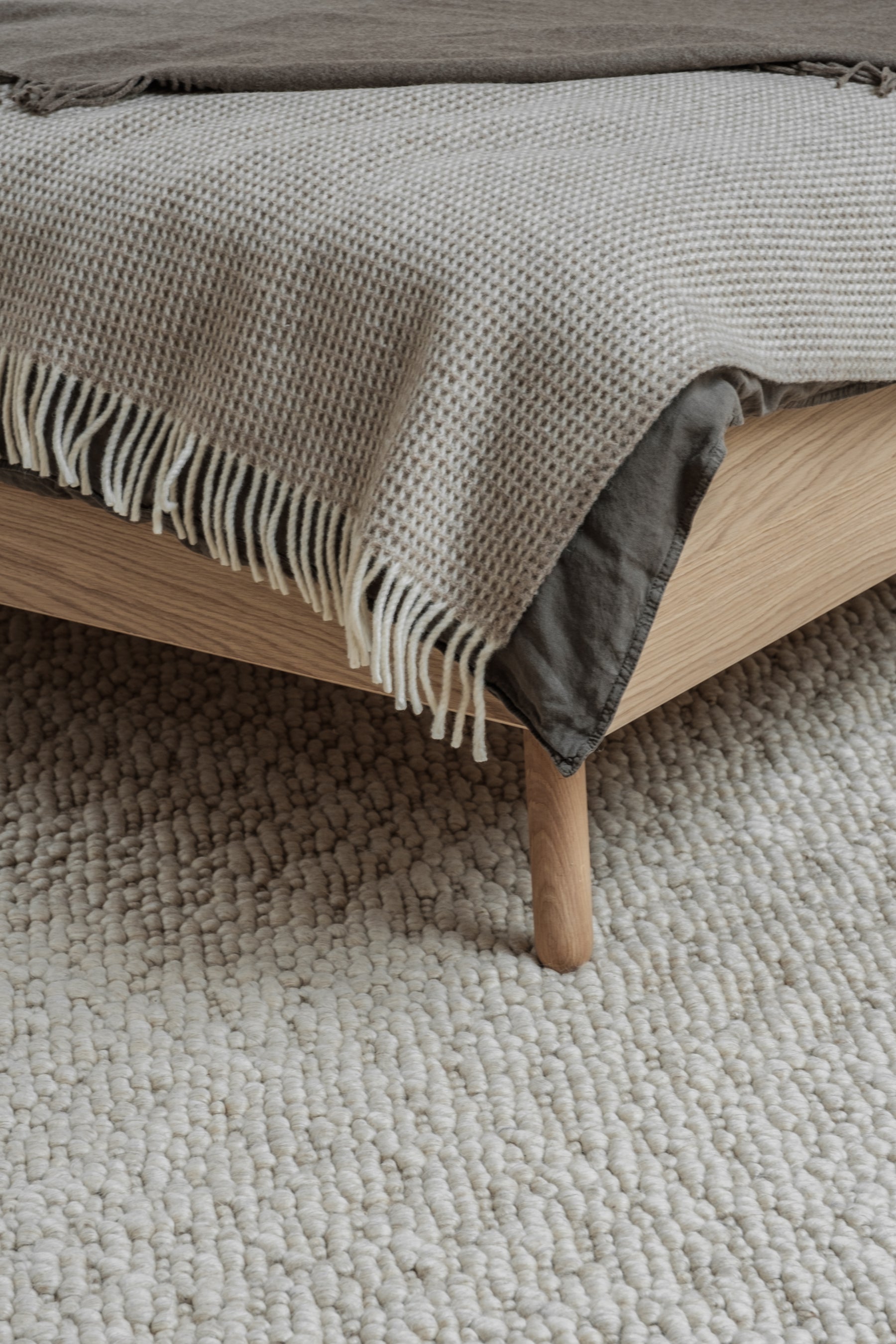 Basket bed licht eiken