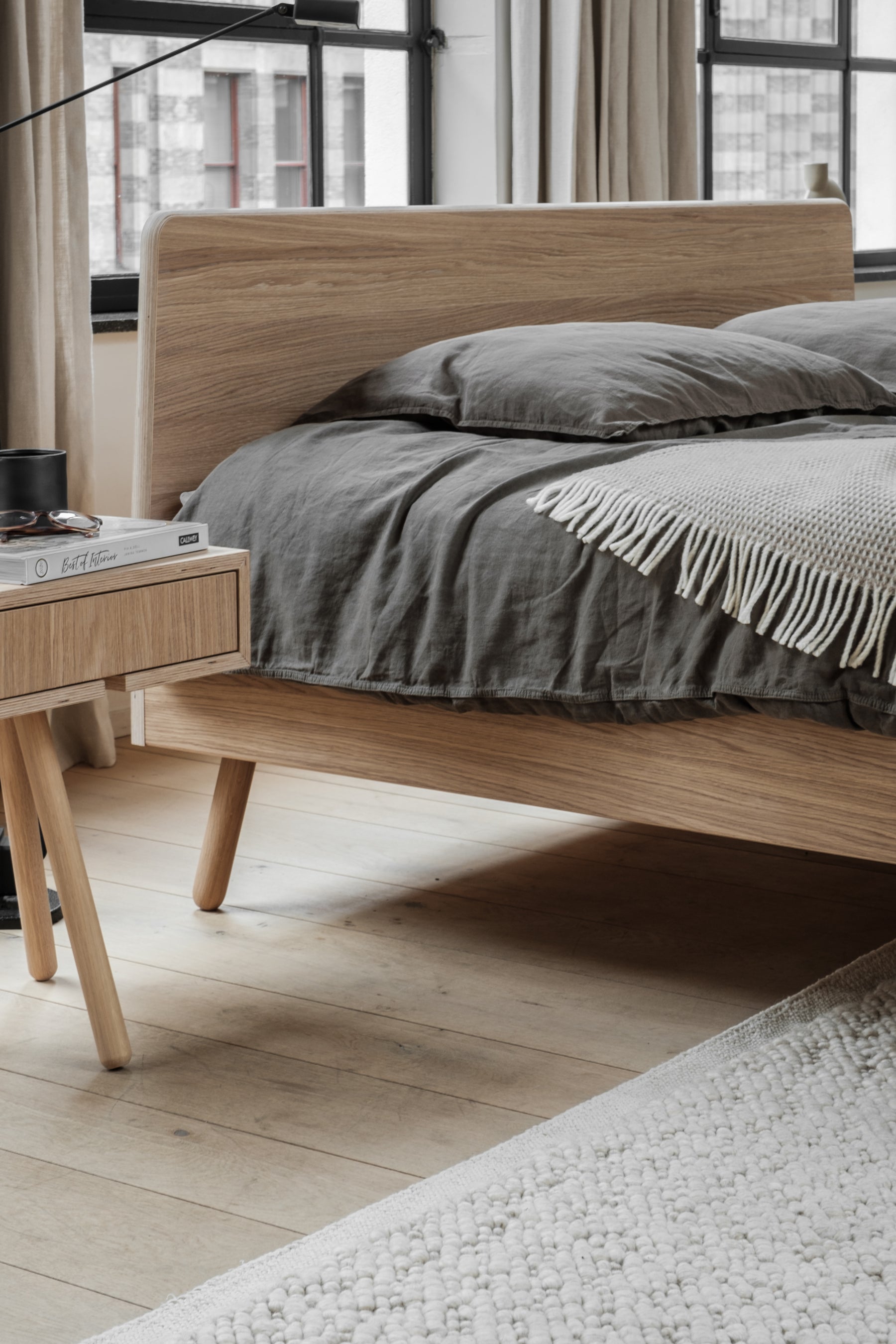 Basket bed licht eiken