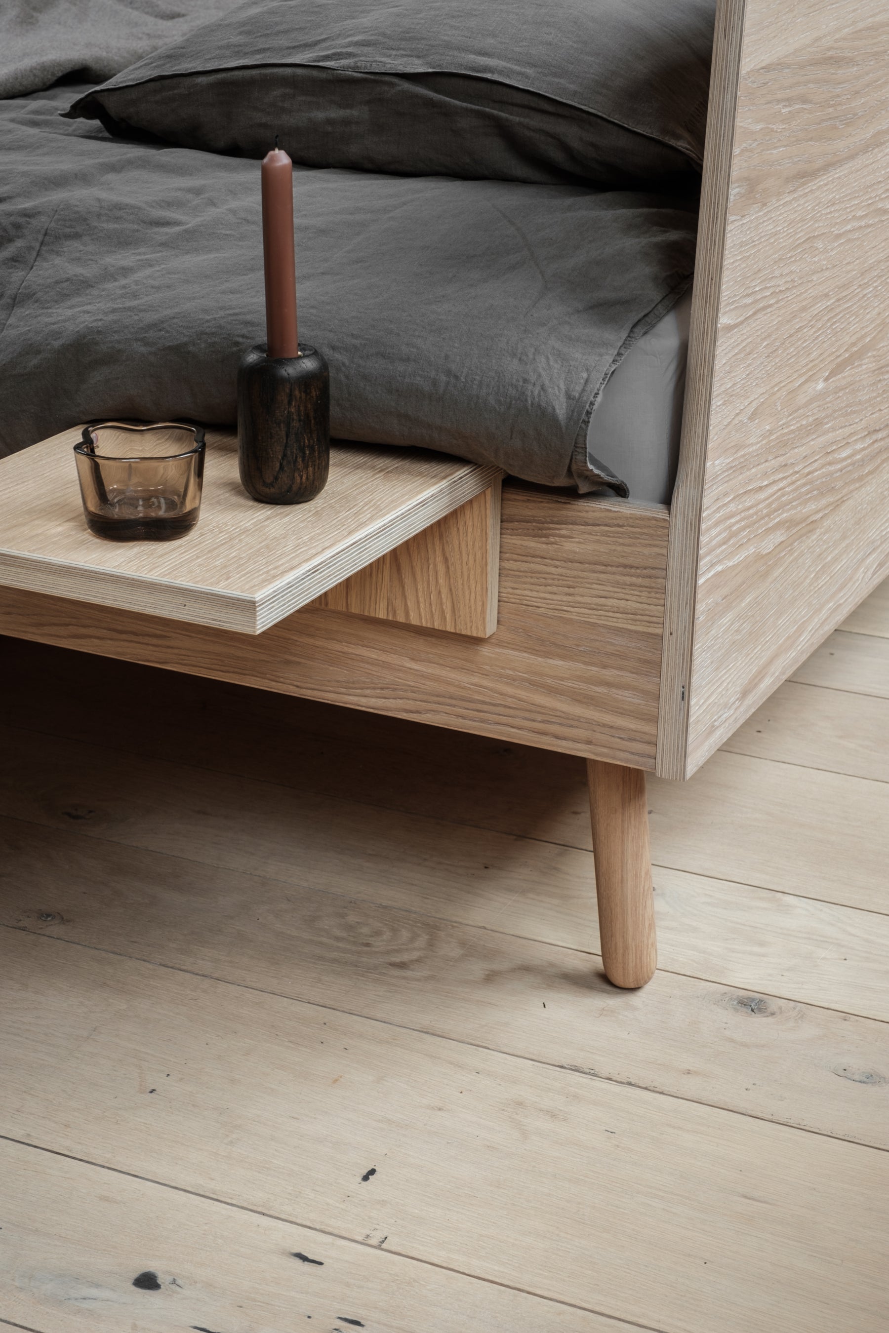 Basket bed licht eiken