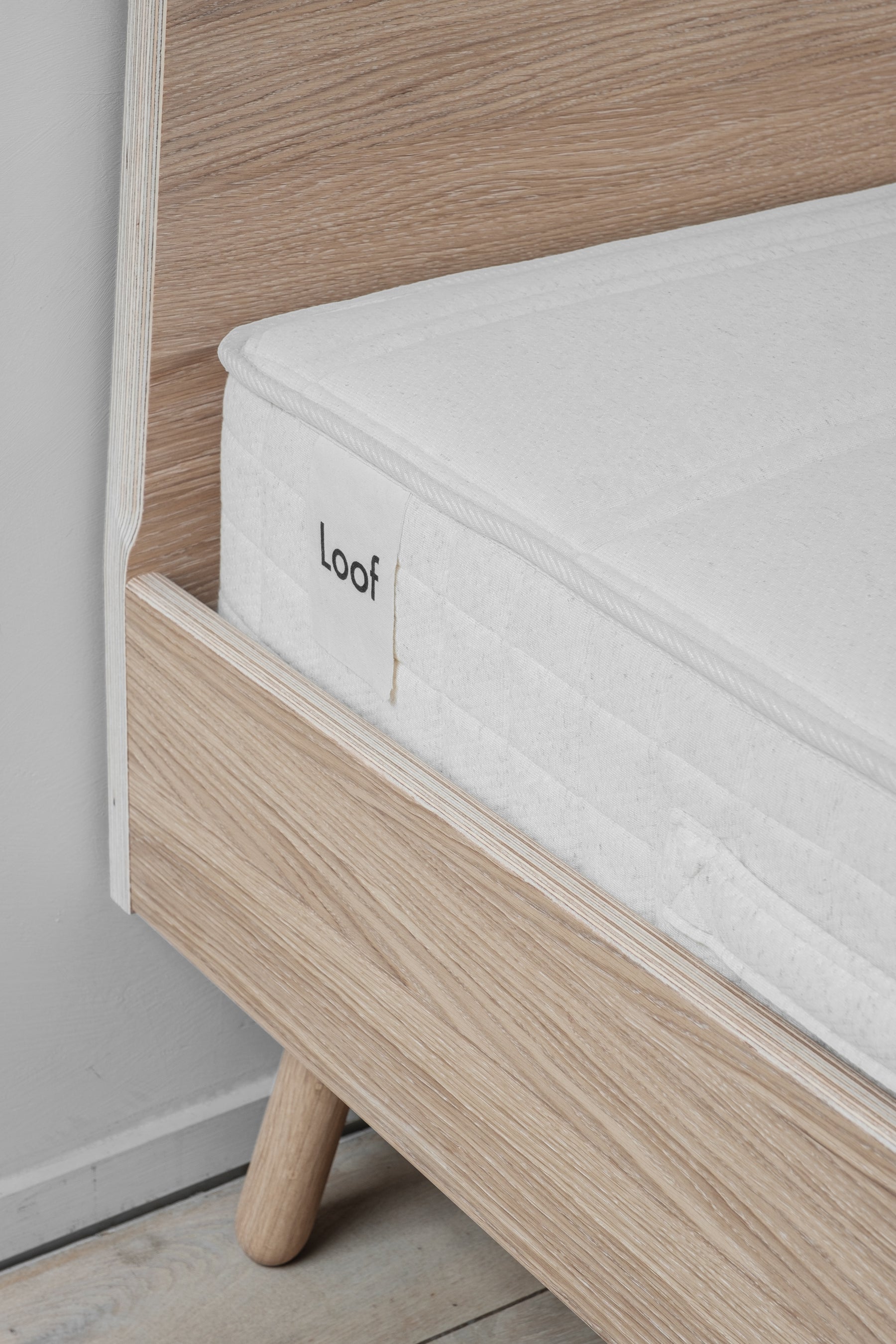 Basket bed licht eiken